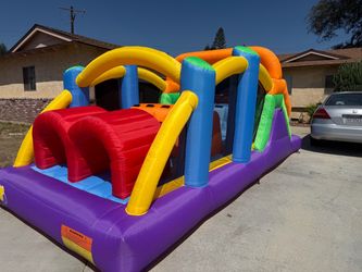 Inflatable jungle gym