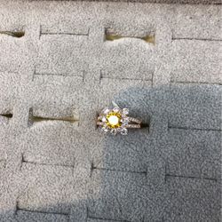 Ring Yellow And White Stone 