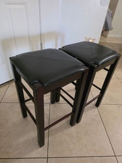 2 stool chairs