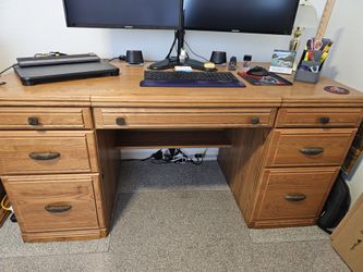 Computer desk
