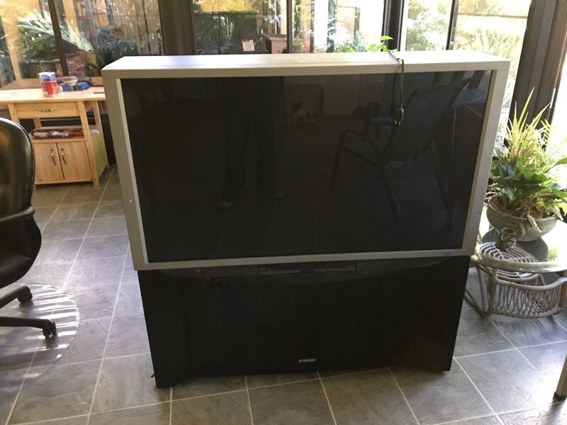 Older 51 inch projection tv ... Mitsubishi Ultravision HDMI (