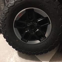 2019 Stock Tires And Rims For A Jeep Wrangler Rubicon