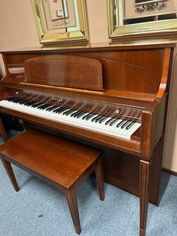 Yamaha Studio Upright Piano, Model M450