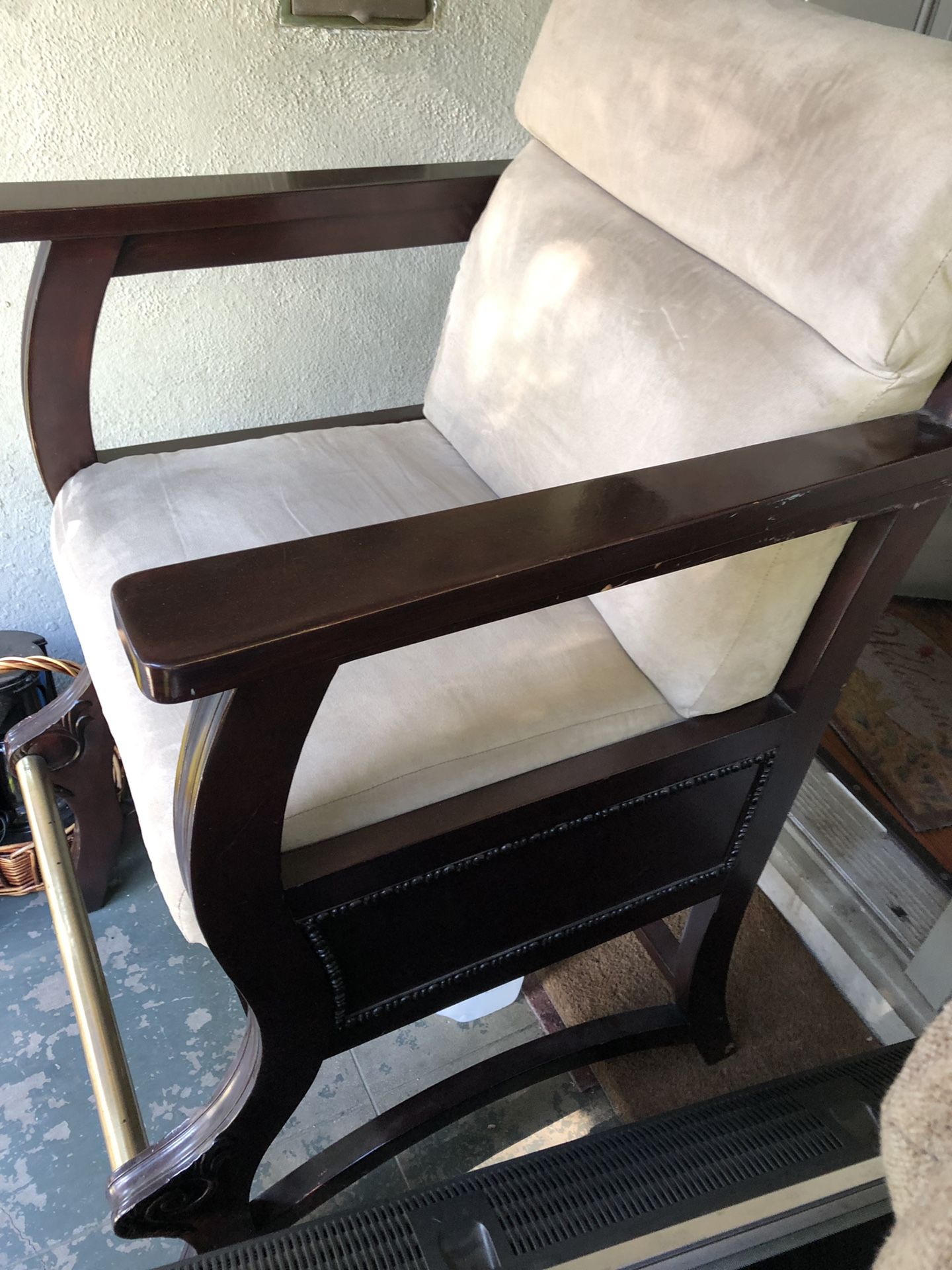 Big wide chair asking $75 o.b.o. classic antique.