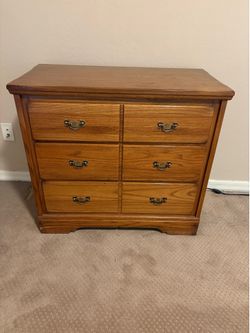 chest of drawers / dresser