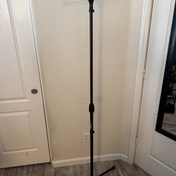 Gator Frameworks Tripod Mic Stand with Telescoping Boom