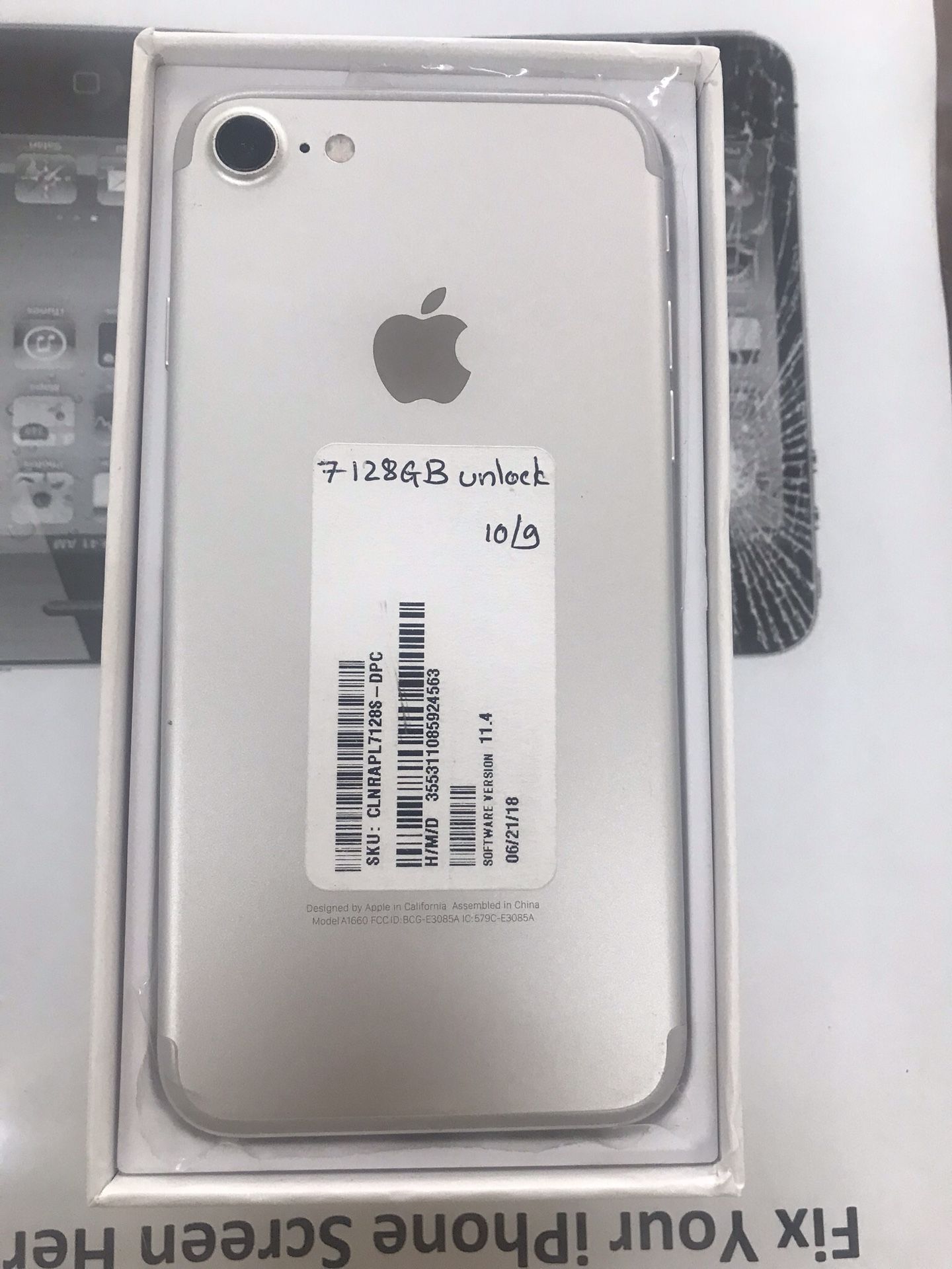Factory unlocked iphone 7 128GB excellent condition with warranty