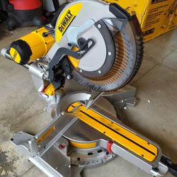 Dewalt 12in Sliding Compound Miter Saw  DWS779