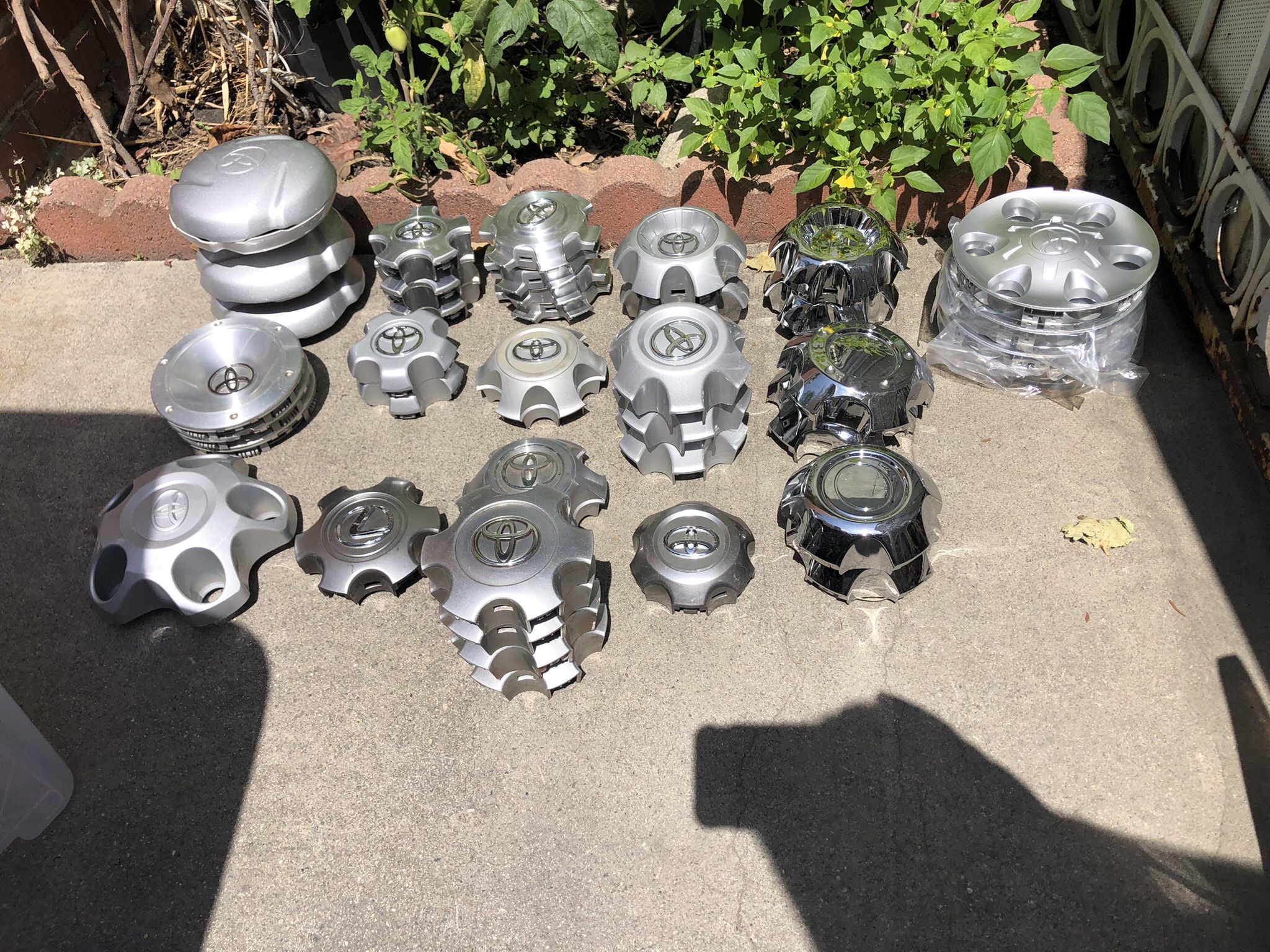 Toyota And Lexus Hubcups/ Center Caps