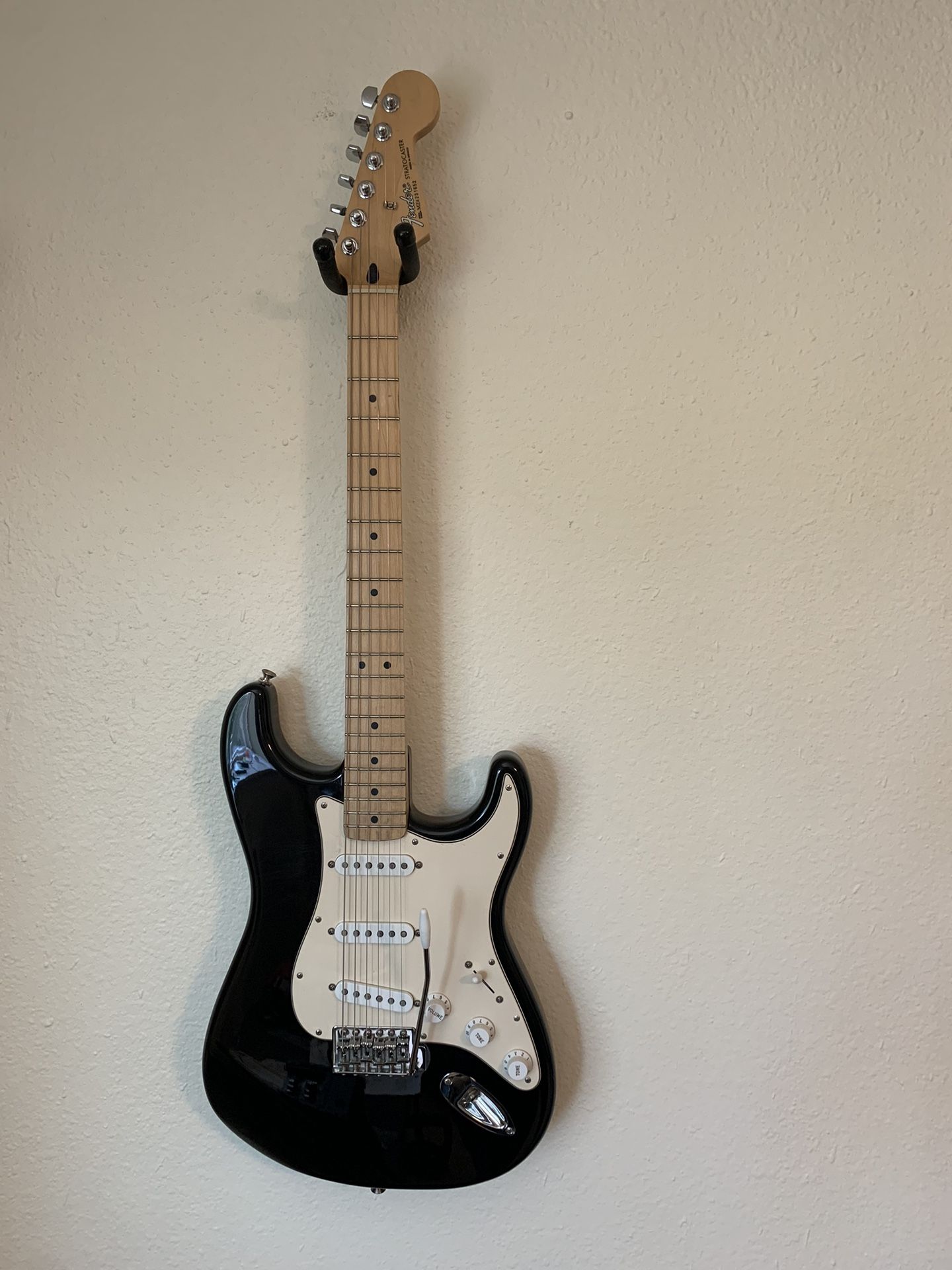 Fender MIM Standard Stratocaster for Sale in Seattle, WA - OfferUp