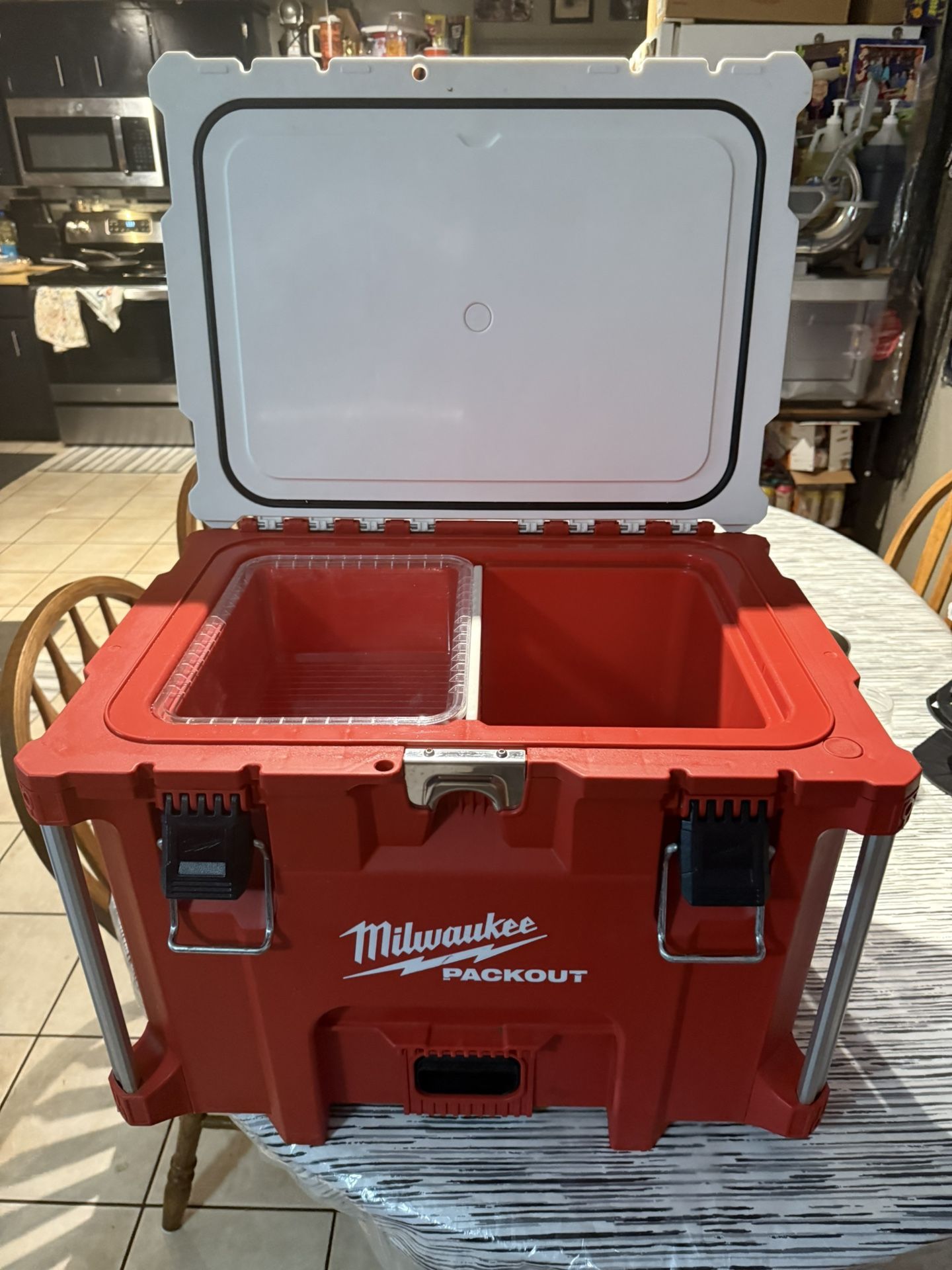 Milwaukee 22 in. Packout 40 qt. XL Cooler great condition $200 in n Lakeland