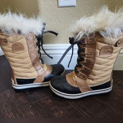 Girl's Sorel Joan Of Arctic Winter Faux Fur Snow Boots,  Size 1  EXCELLENT