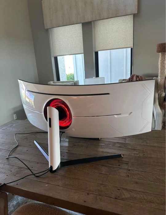 Samsung Odyssey 49" Gaming Monitor
IOLEDI Curved 240Hz I0.03ms Dual
QHDI Disp 2022