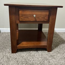 End table - Perfect Condition 