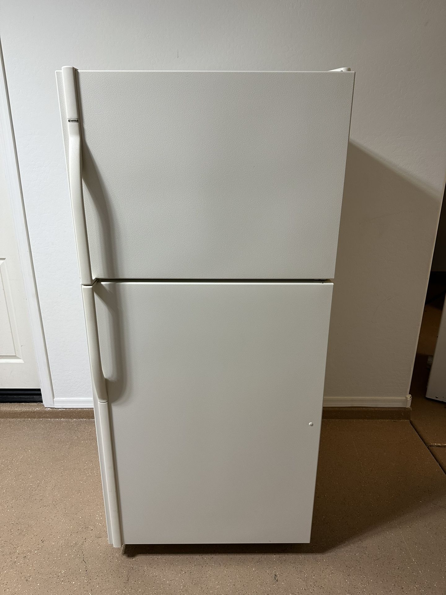 Kenmore Refrigerator (1 Month Warranty)cream Color
