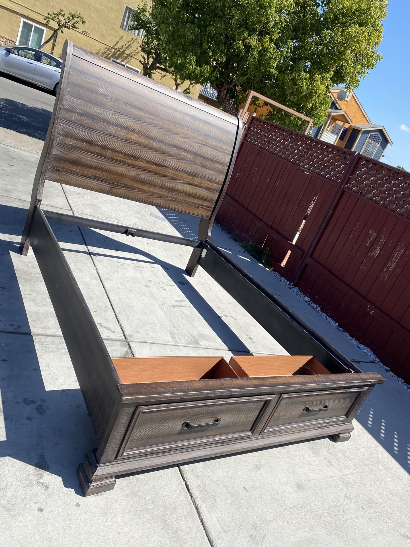Great condition Simmons Casegoods Grayson Bed With Two Storage Drawers