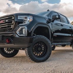 20X10 XD 857 STAIN BLACK  6X135 W/ TIRES 33X12.50X20 MT ( WE FINANCE)