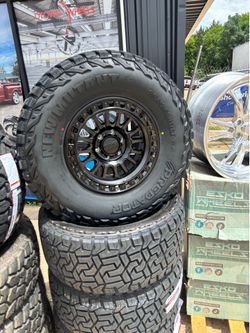 KMC Offroad wheels tires 6lug Chevy ford ram