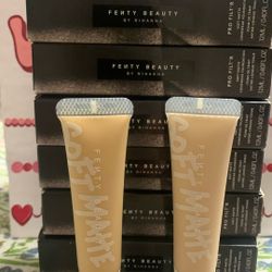 Fenty Beauty Pro Filt'r Soft Matte Longwear Foundation.