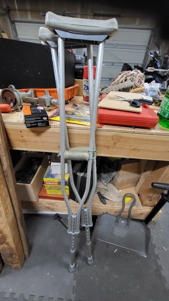 Medline Aluminum Adjustable Crutches