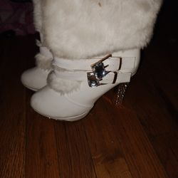 Size 6 White Blingy Fur Heeled Boots