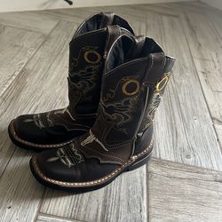 Toddler boots size 10/11