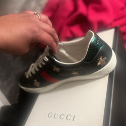 Men’s Gucci & Jordan Shoes Read Full Des. Before Messaging