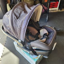 Graco Snugride Snuglock 35 car seat