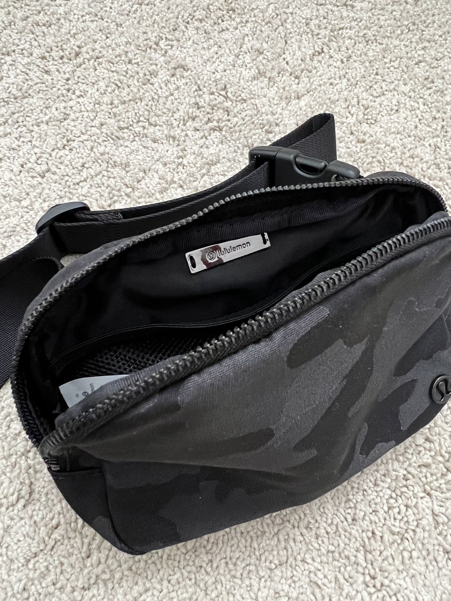 Lululemon Everywhere Belt Bag for Sale in Irvine, CA - OfferUp Lululemon Everywhere Belt Bag for Sale in Irvine, CA - OfferUp