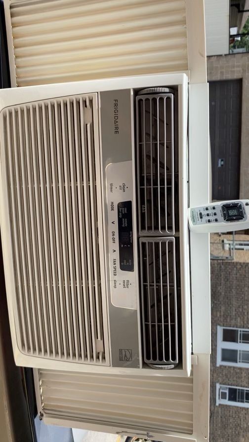 Ac Unit Like New LG And Frigidaire