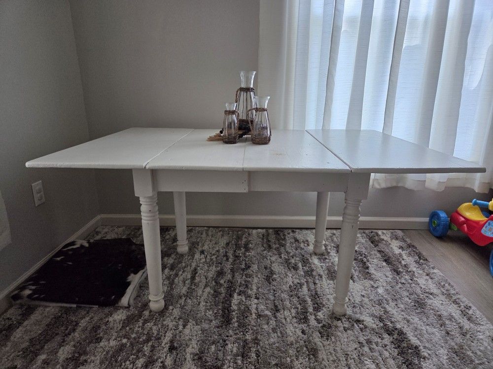 White Farmhouse Table