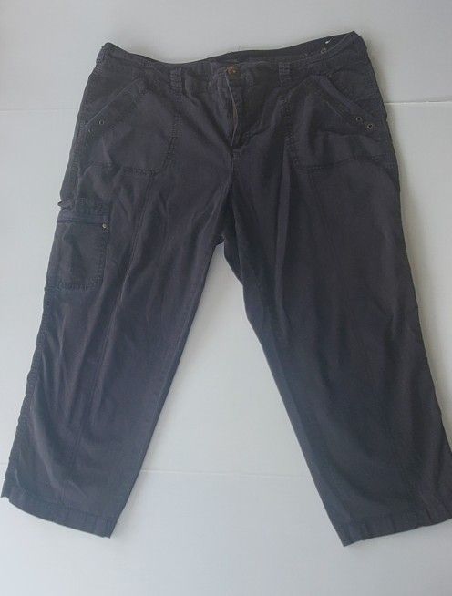 Maurices Cargo Capri Pants Womens 16 Black Mid Rise Hiking Casual