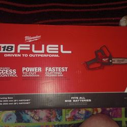 Brand New Milwaukee M18 Hatchet 8" Pruning Saw( Tool Only)