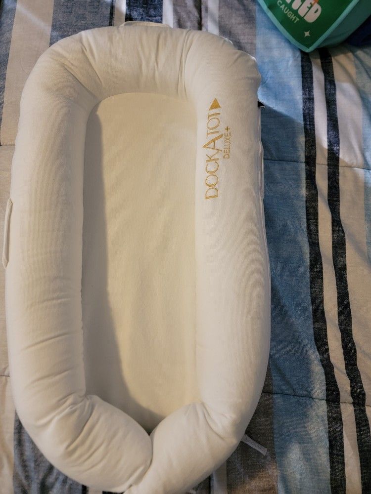 Dockatot Delux