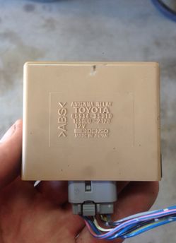 96-02 Toyota 4Runner power antenna relay box