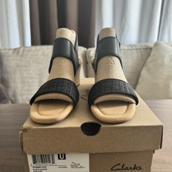 Clarks wedge sandals Size 8M