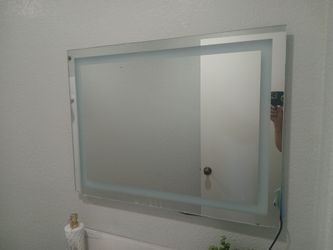 LED BATHROOM MIRROR
