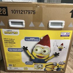 MINION CHRISTMAS ANIMATRONIC 
