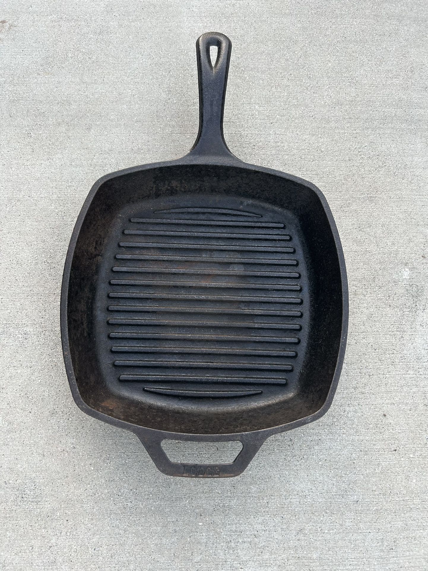 Cast Iron  Skillet 11 1”2” W X 11” D
