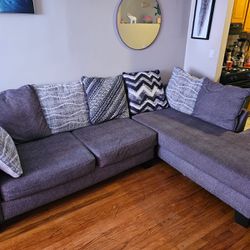 Gray sectional couch ,7 pillows +gray carpet