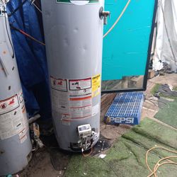 30 Gal And 40 Gal Natural Gas Water Heaters 200$ Each