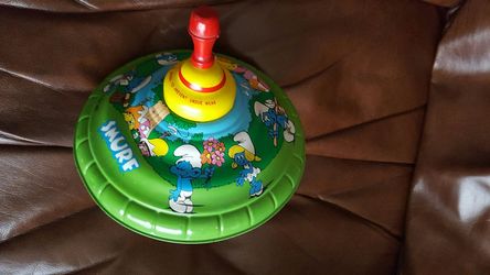 Vintage 1982 Peyo "Smurf" Ohio Art U.S.A. Spinning Metal Top
