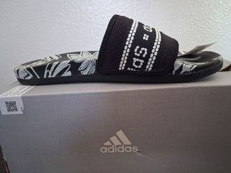 New Adidas women's sandals, size 8
