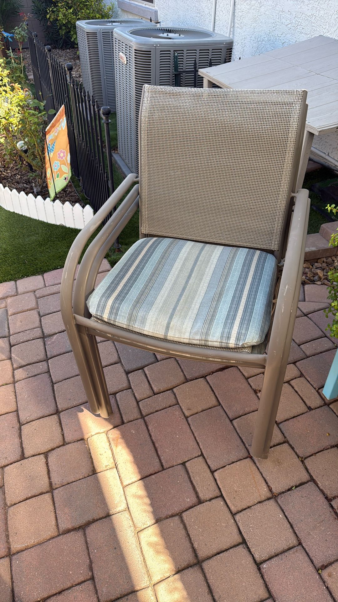 Outdoor Chairs W Cushions