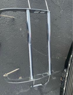 Vintage Grizzly Chrome Push Bar / Center Grille Guard – Fits Ford F-250 (OBS / Classic)