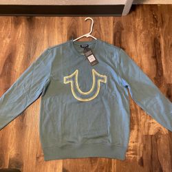 Brand New  Men’s True Religion brand Sage Green Crewneck Sweater Up For Sale 
