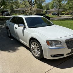 2014 Chrysler 300c AWD 5.7L V8 155512 miles $10,000.00 obo