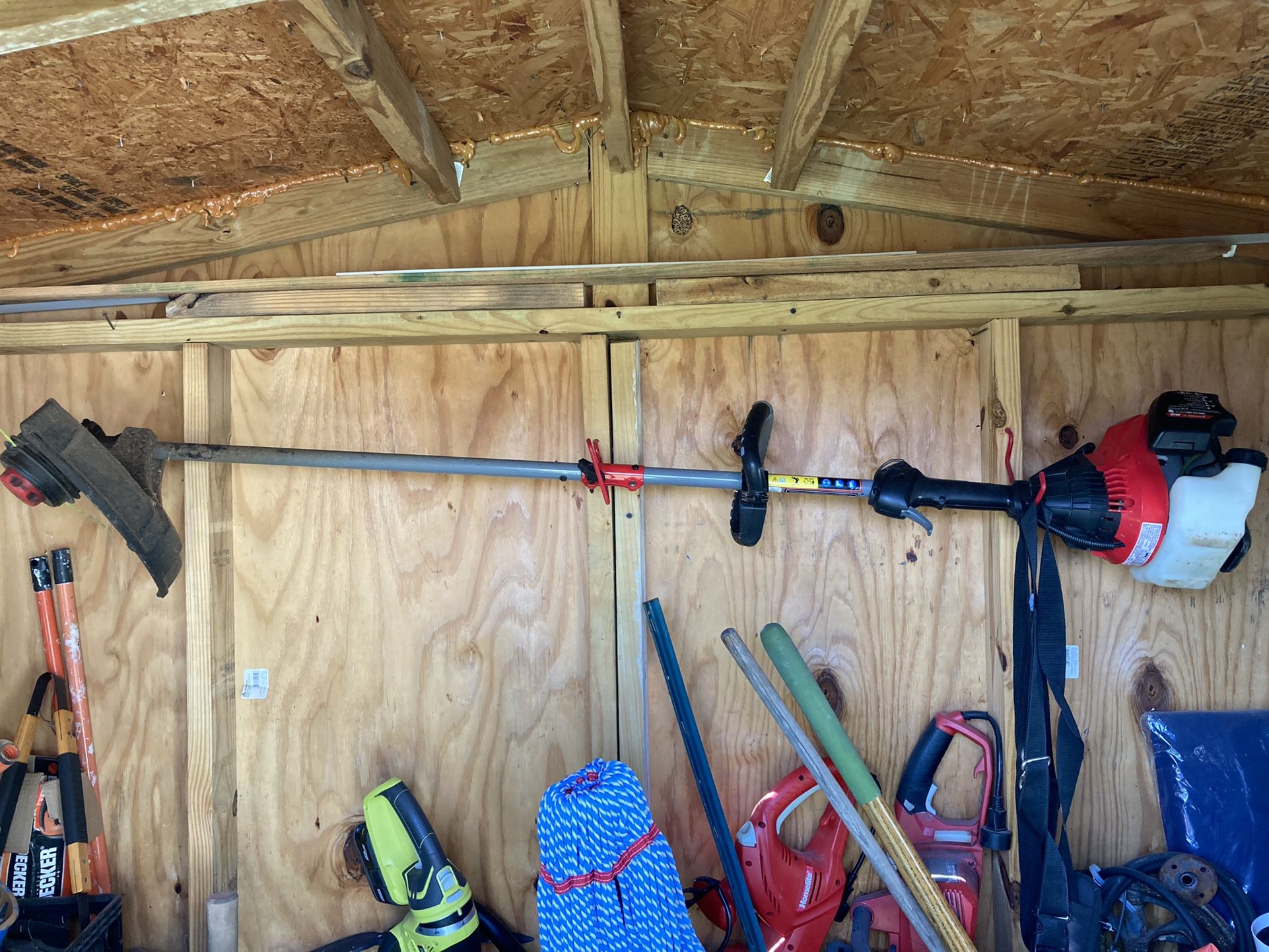 CRAFTSMAN WEEDWACKER WS4200 30-cc 4-cycle 17-in Straight Shaft Attachment Capable