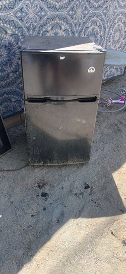 Mini fridge
