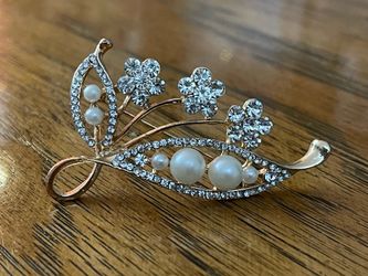 Barcs Australia Floral & Pearl Bouquet Brooch - Gold Tone, Faux Pearls & Crystals, Excellent Condition